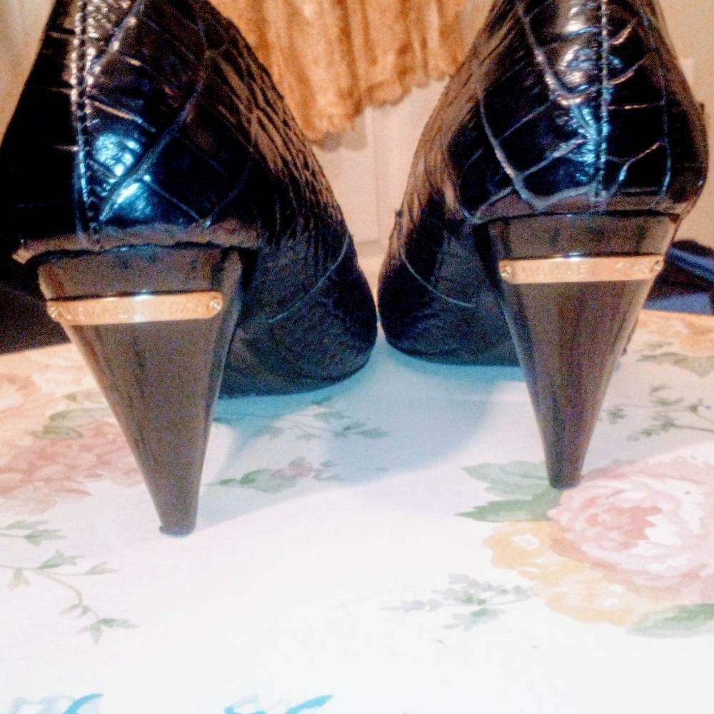 VINTAGE MICHAEL KORS SPOOL HEELS CROC PRINT MK LABEL PLATE Pumps 6.…